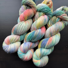 Load image into Gallery viewer, Delicate Flower - Merino Nylon Sock